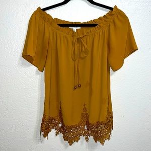 Active USA Fringe Lace Blouse